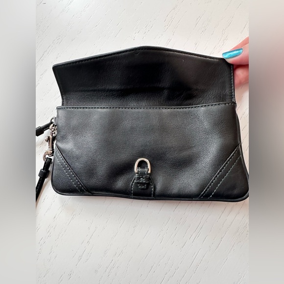 VINTAGE!  COACH BLACK LEATHER WRISTLET SILVER CLASP